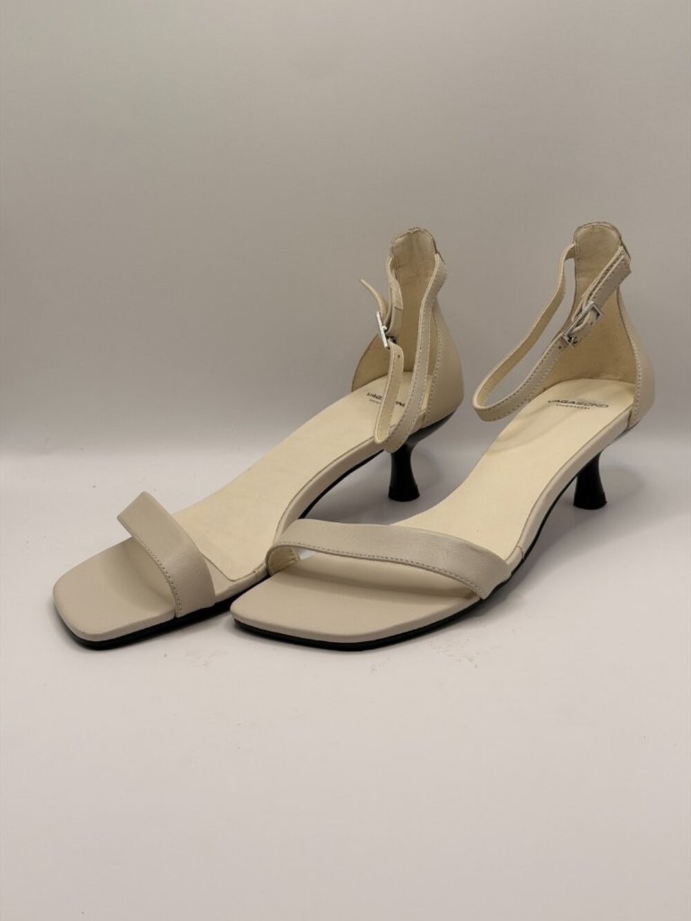 Vagabond Shoemakers Women’s Jonna Kitten Heel Sandal Sz 40 / US 10